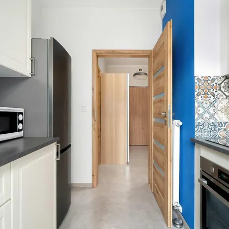 Elegant In With Parking, Garden And Bathtub By Renters Apartamento Poznań
