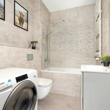 Elegant In With Parking, Garden And Bathtub By Renters Apartamento Poznań