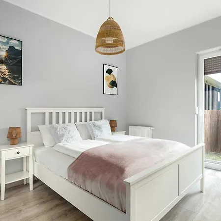 Elegant In With Parking, Garden And Bathtub By Renters Apartamento