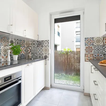 Apartamento Elegant In With Parking, Garden And Bathtub By Renters