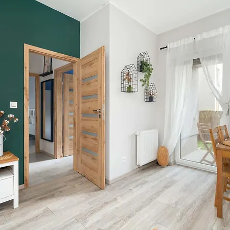 Elegant In With Parking, Garden And Bathtub By Renters *