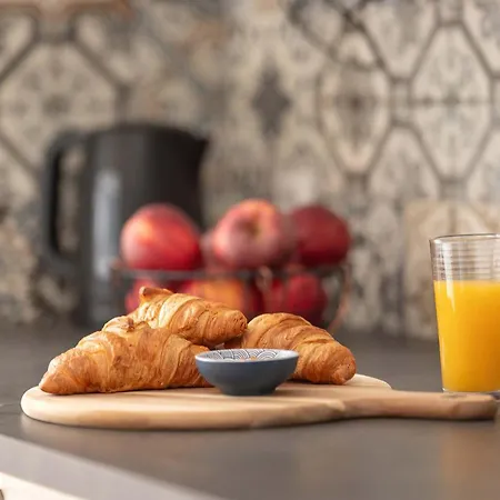 Elegant In With Parking, Garden And Bathtub By Renters Apartamento *