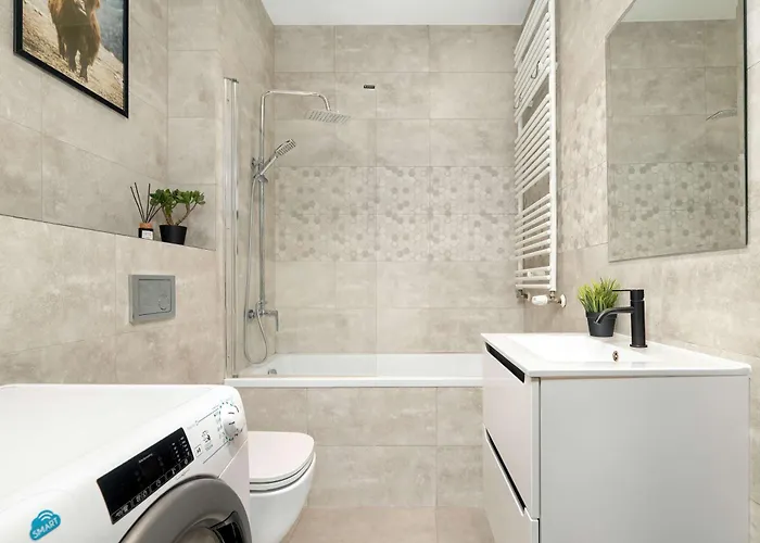 Elegant In With Parking, Garden And Bathtub By Renters Appartamento