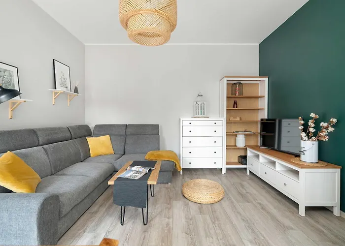 Elegant In With Parking, Garden And Bathtub By Renters Poznań