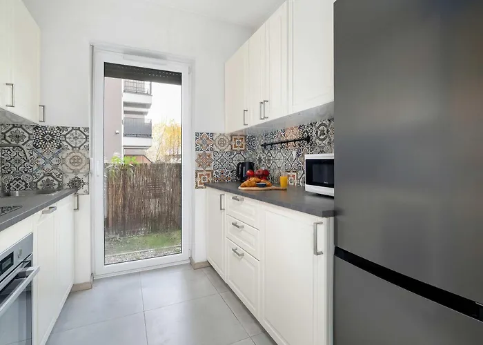 Elegant In With Parking, Garden And Bathtub By Renters Apartamento