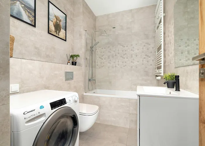 Elegant In With Parking, Garden And Bathtub By Renters Appartamento Poznań